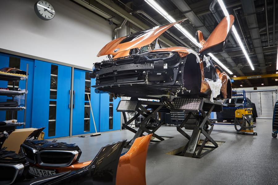 Детали создания BMW i8 Roadster Formula E Safety Car (I15) 2019 года  (фото 17 из 58)